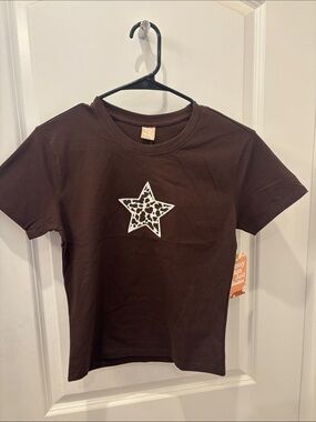 NWT Messy Bun Just Chillin Brown Star Graphic Baby Tee- M